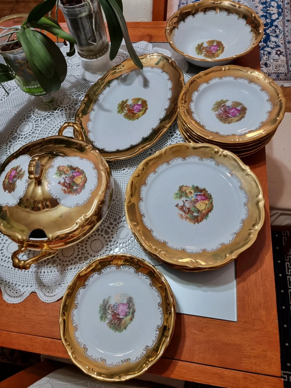 Servizio di piatti per 6. 6 piani, 6 fondi,6 frutta Servizio di piatti per 6. 6 piani, 6 fondi,6 frutta