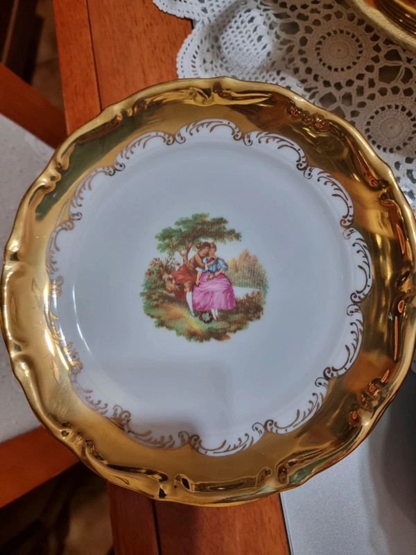 Servizio di piatti per 6. 6 piani, 6 fondi,6 frutta Servizio di piatti per 6. 6 piani, 6 fondi,6 frutta