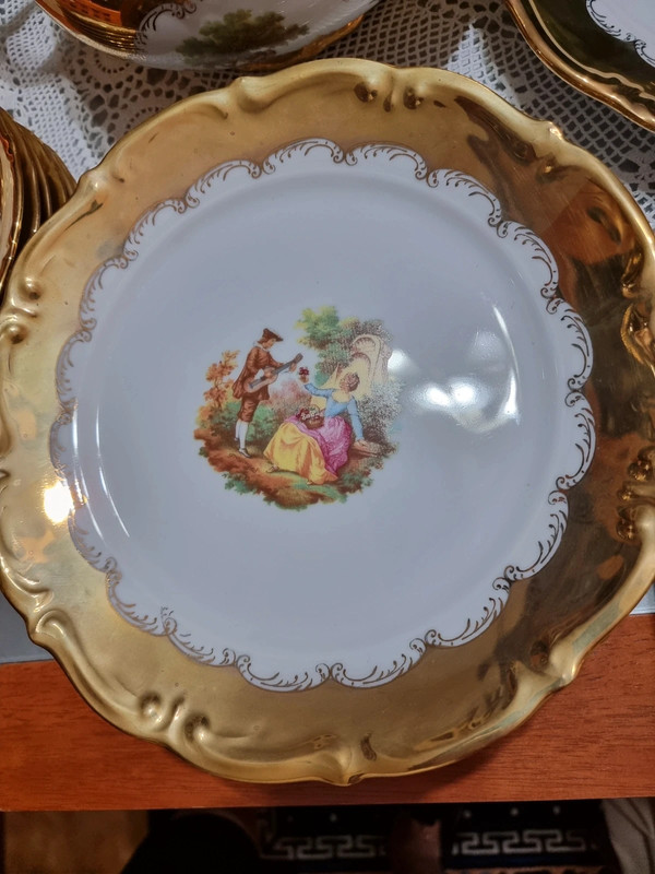 Servizio di piatti per 6. 6 piani, 6 fondi,6 frutta Servizio di piatti per 6. 6 piani, 6 fondi,6 frutta